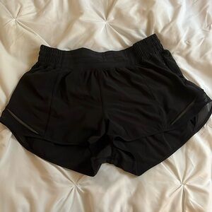black lululemon hotty hot shorts